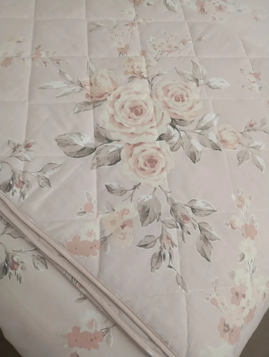 Curtains - Image 3