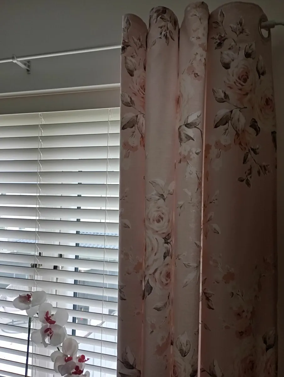 Curtains - Image 4