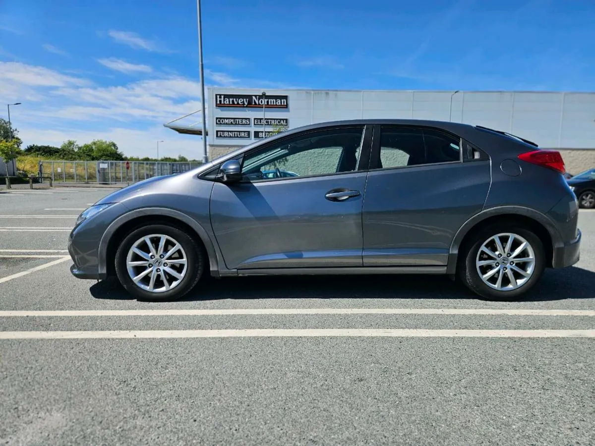 Honda Civic 1.8i-VTEC low mileage - Image 3