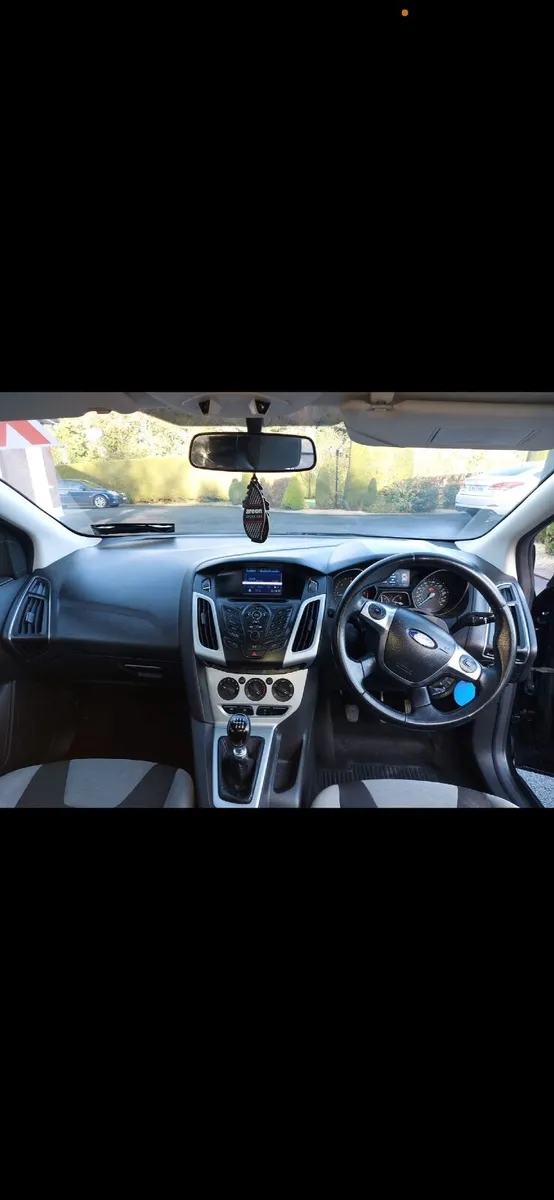 Ford Focus 2012 - Image 2