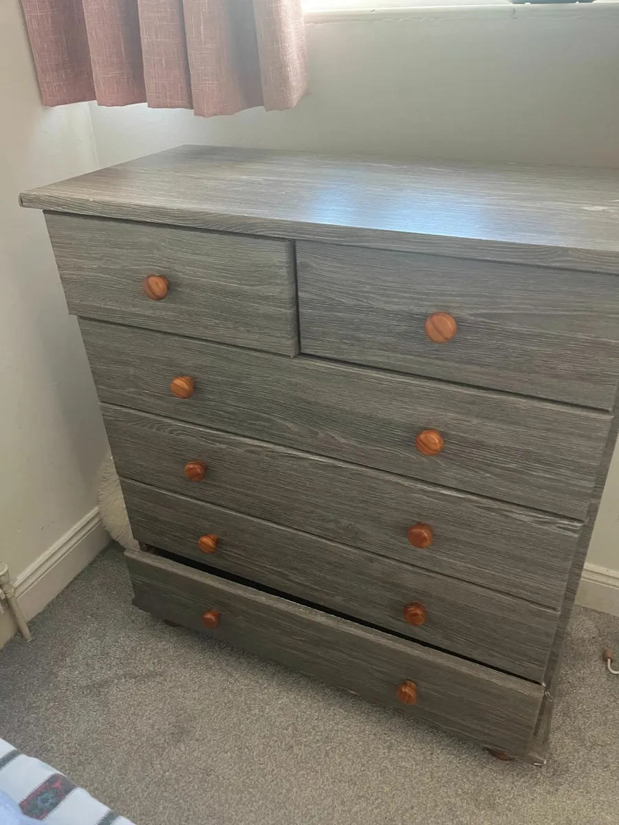 bedroom furniture - Image 1