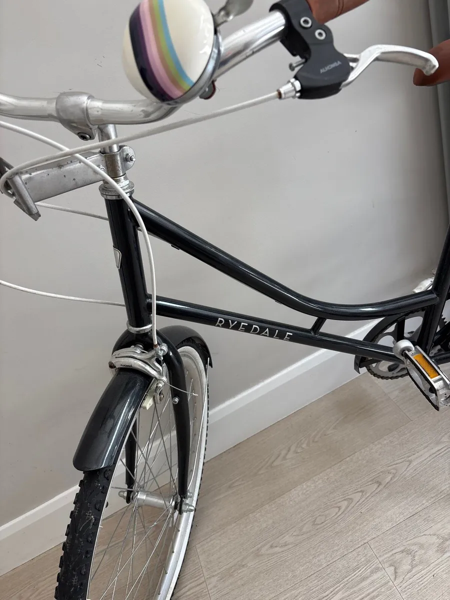 Ladies bicycle - Image 3