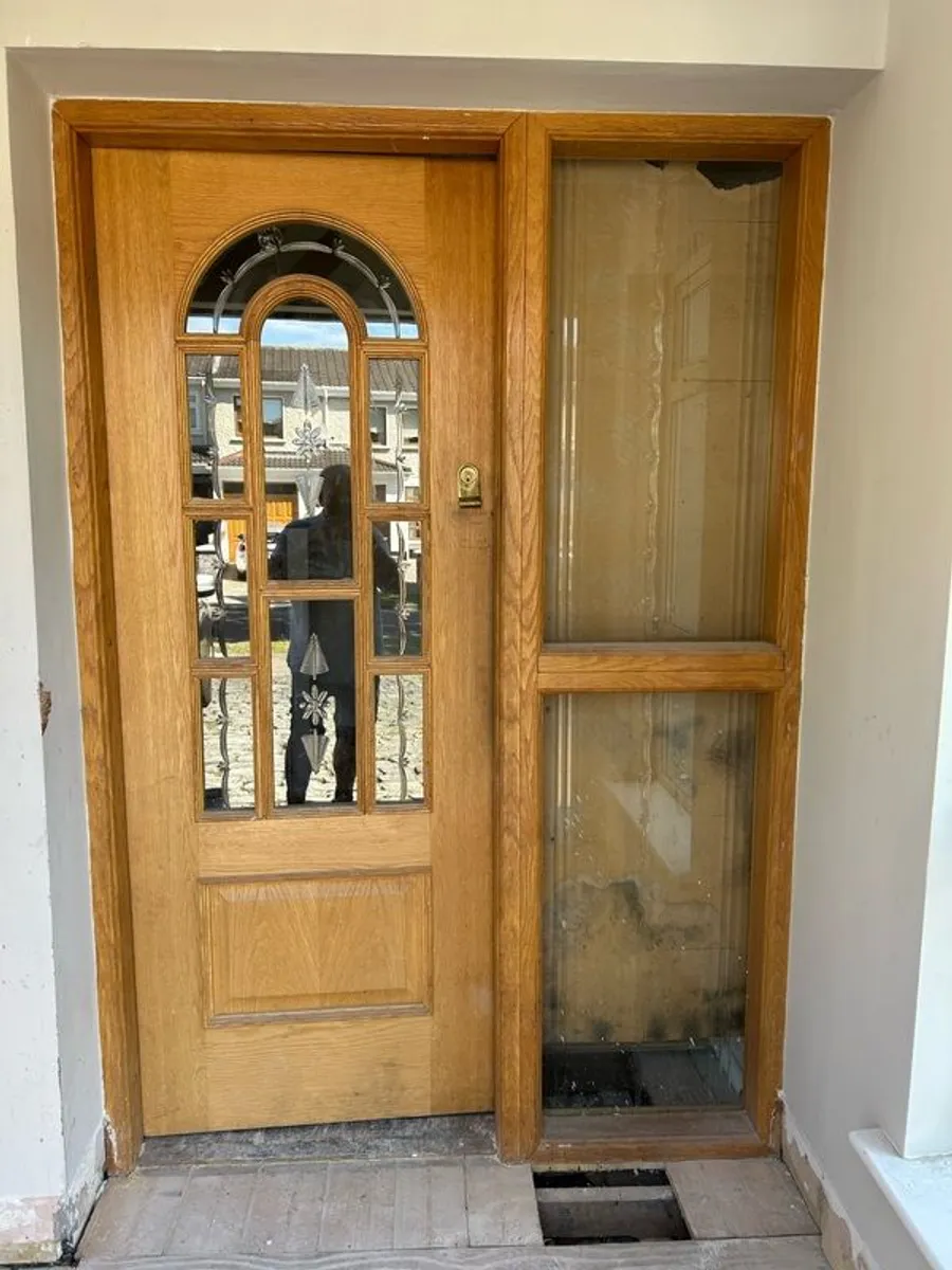 front door / fireplace - Image 1