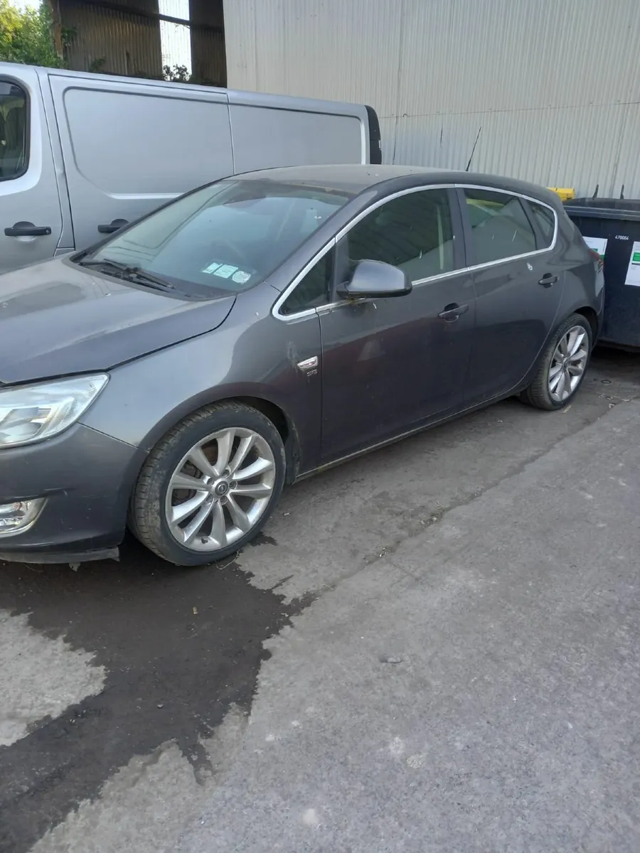 Opel Astra 1.7CDI for parts - Image 4