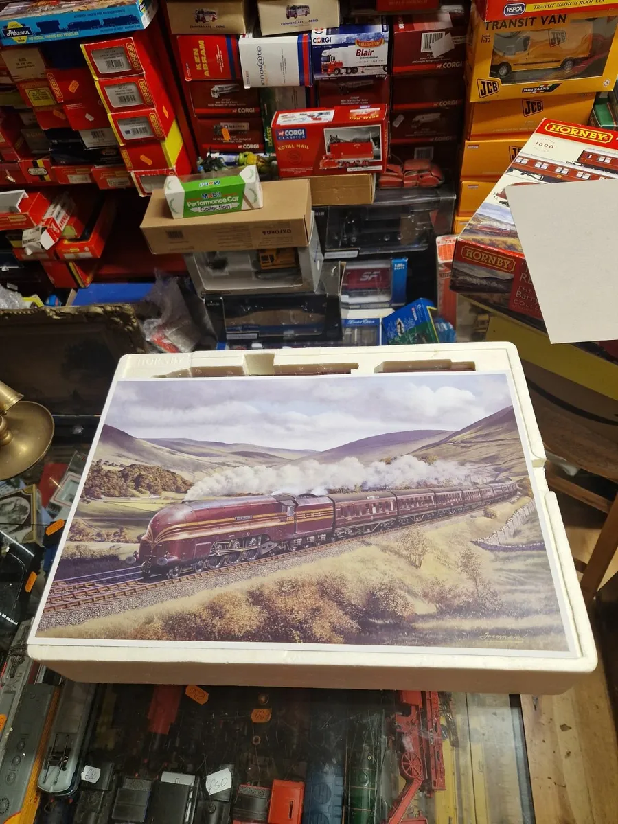 Hornby OO Gauge The Days of Red and Gold - Image 3