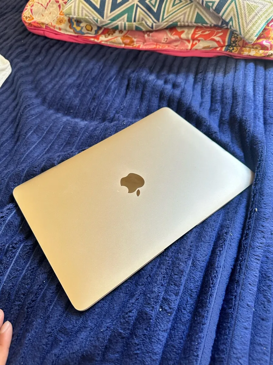 Apple Macbook 2017 12 inches - Image 3
