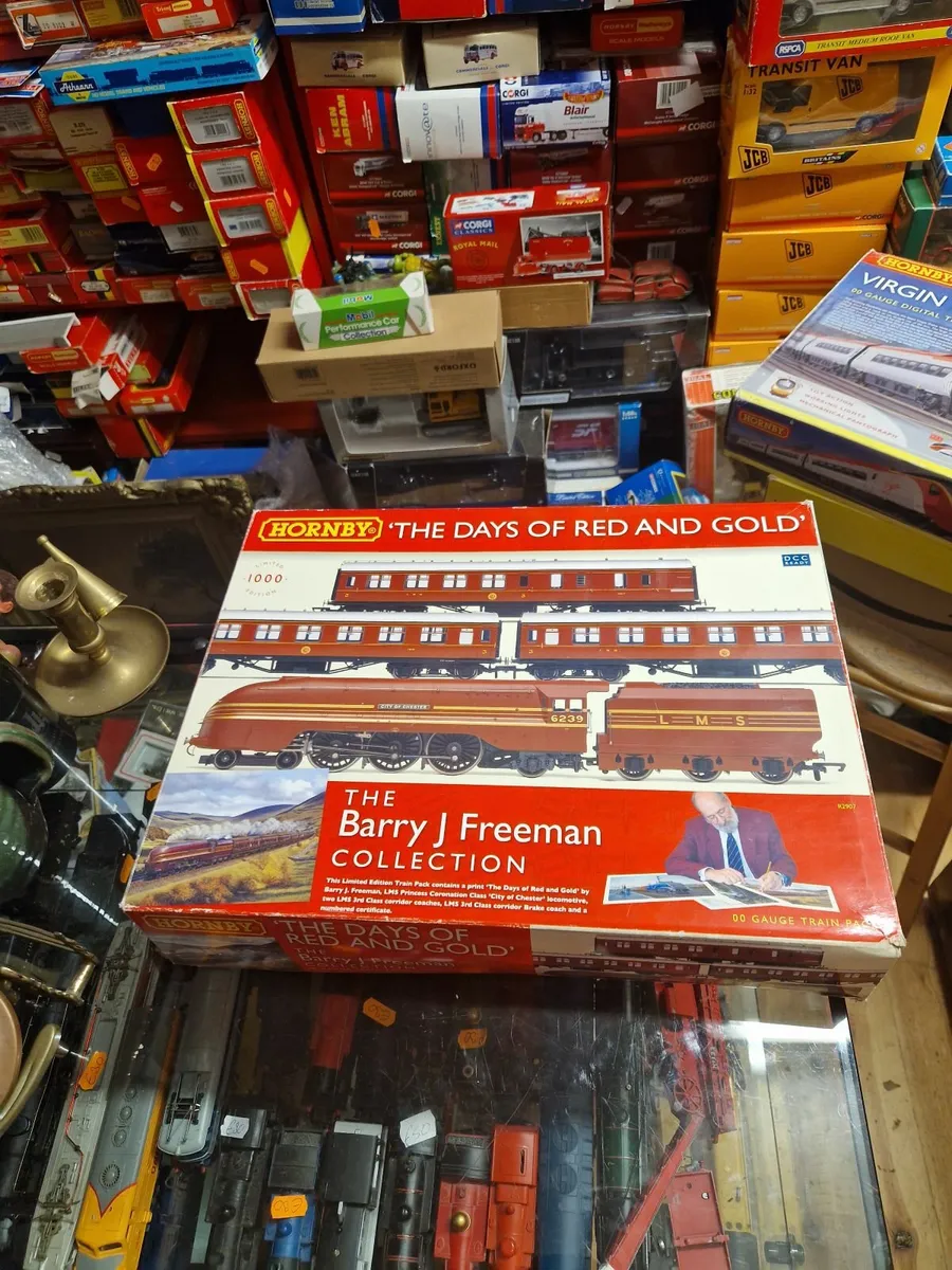 Hornby OO Gauge The Days of Red and Gold - Image 1