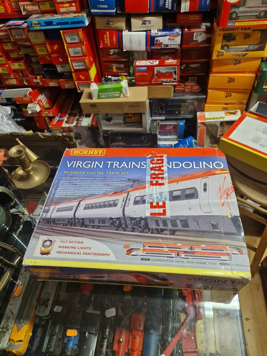 Hornby OO Gauge Virgin Pendalino Train Pack - Image 1