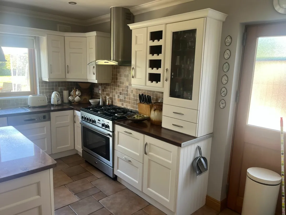 Kitchen Units - Image 1