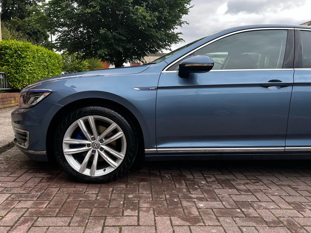 VW Passat GTE - Image 4