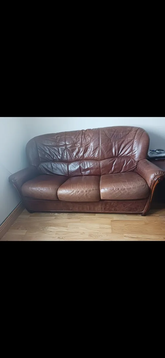 Couch and arm chairs - Image 1