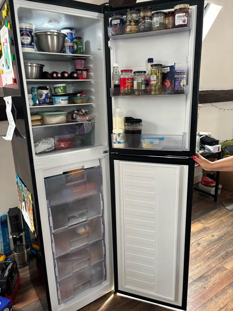 BEKO 40/60 Fridge Freezer - Black - Image 2
