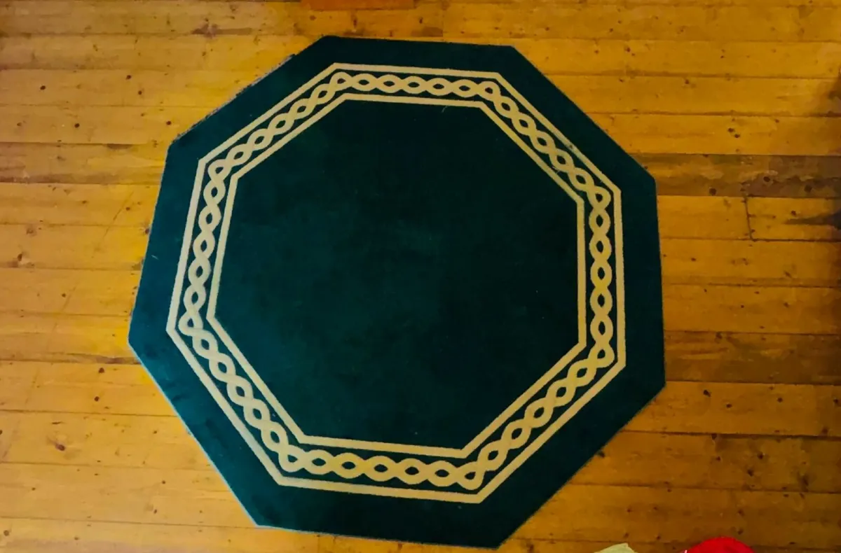 Octagonal Area Rug - Image 3