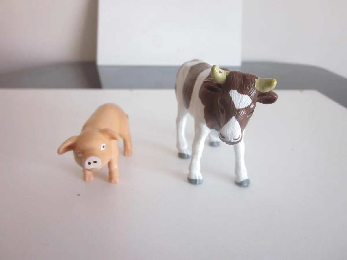 ELC Farm Animals Piglet/Calf Figs. - Image 1