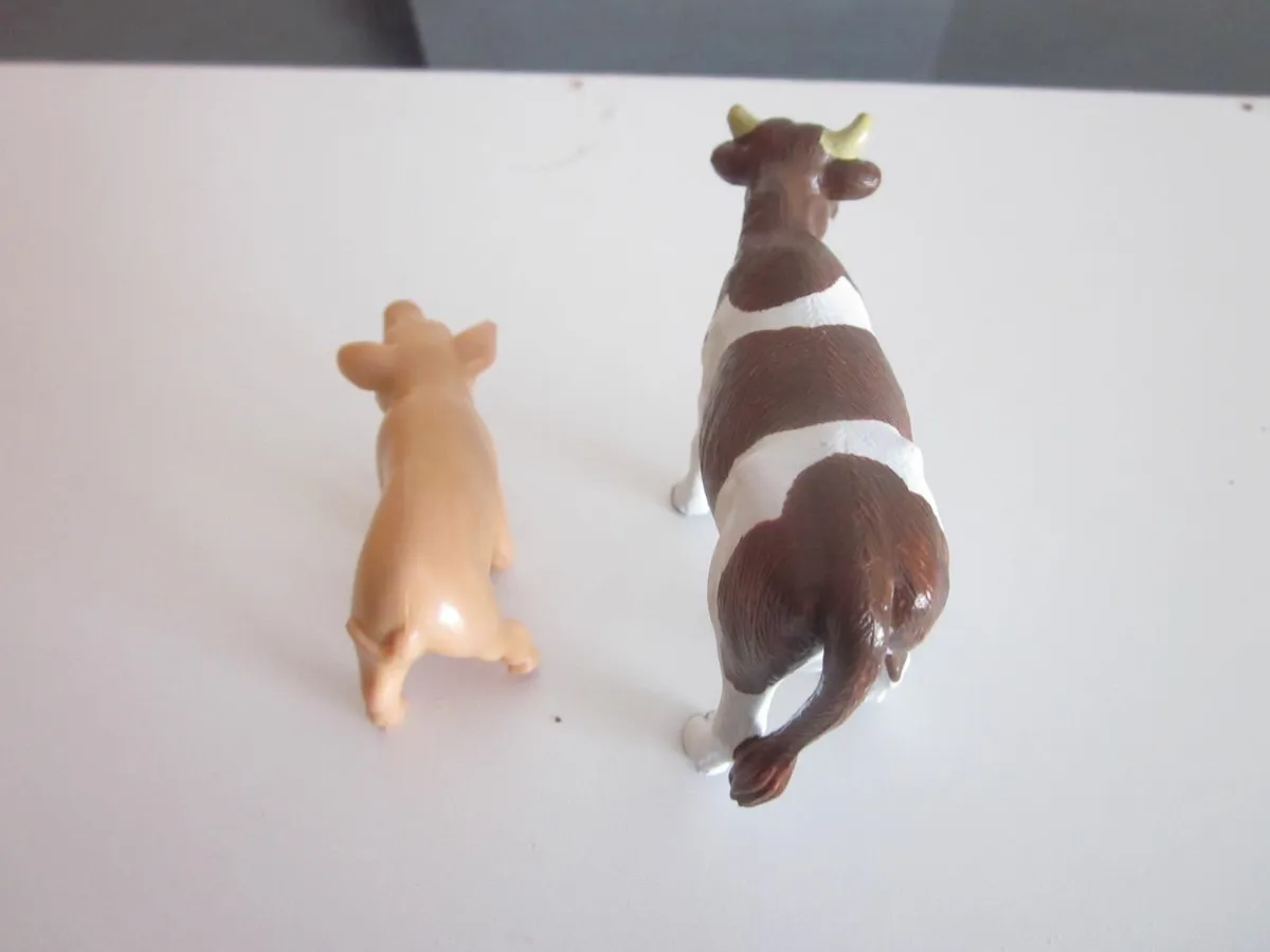 ELC Farm Animals Piglet/Calf Figs. - Image 3