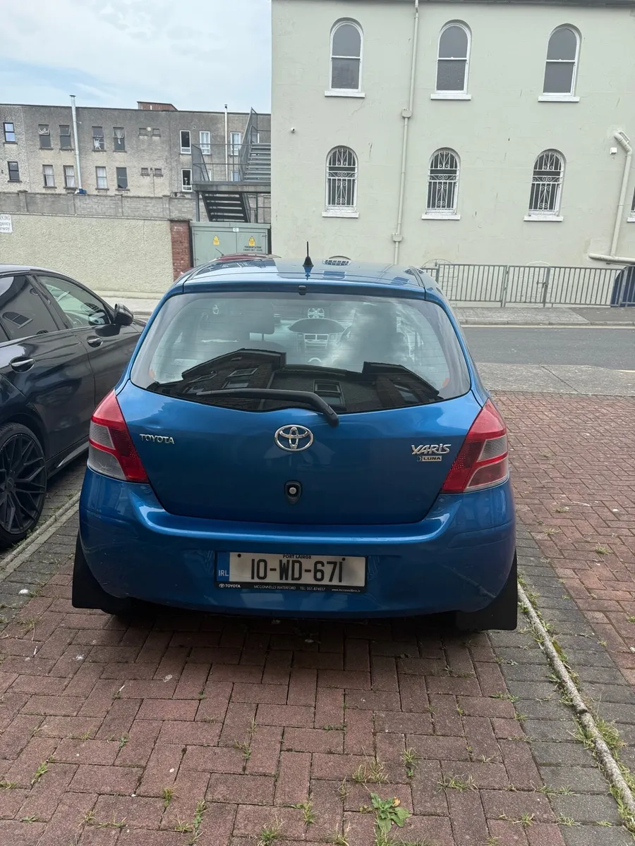 Toyota YARIS 1.0 Luna 2010 - Image 2
