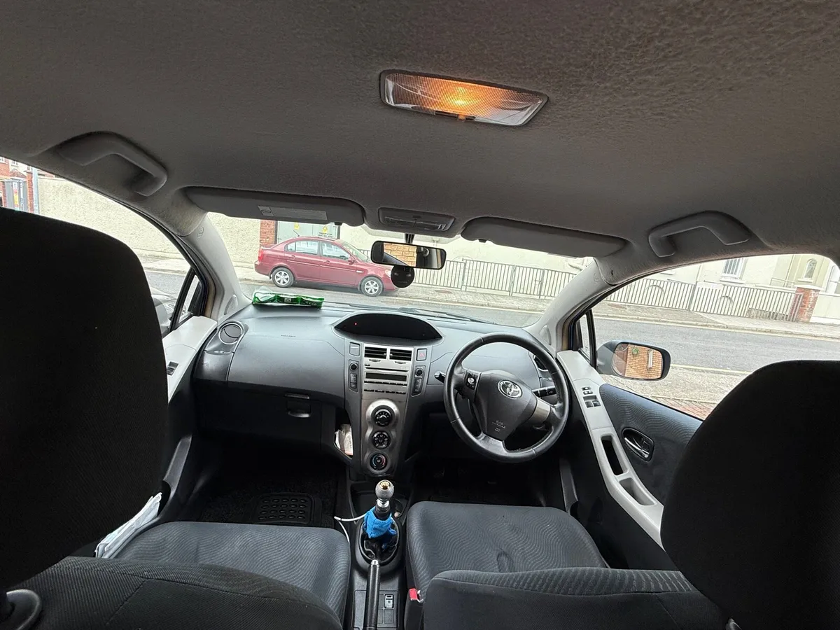 Toyota YARIS 1.0 Luna 2010 - Image 4