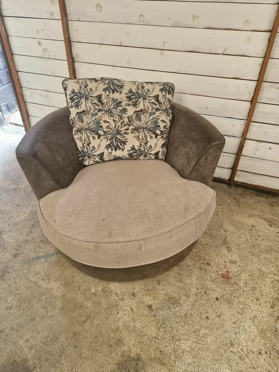 Grey swiver chair - Image 1