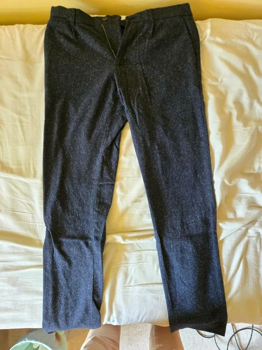 Chinos - Image 1