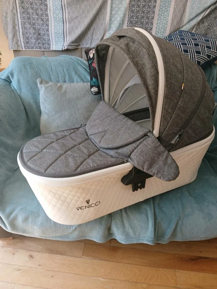 Baby's pram - Image 2