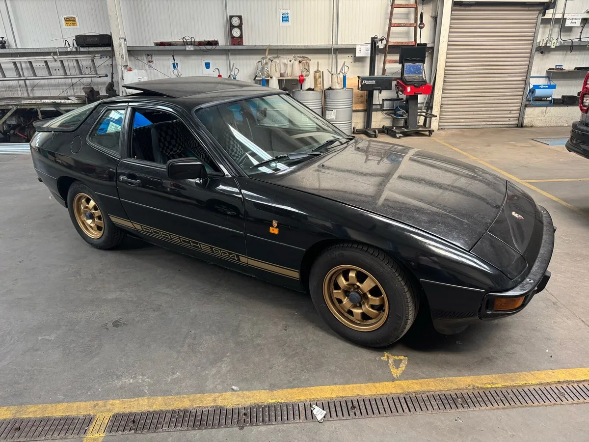 Porsche 924 - Image 1