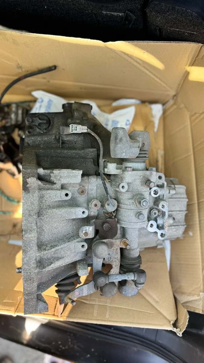 5 speed gear box, Toyota Yaris 1.4 diesel - Image 1