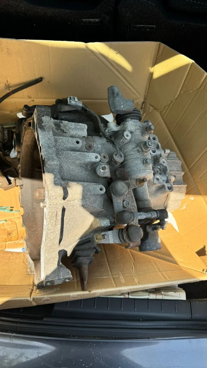 5 speed gear box, Toyota Yaris 1.4 diesel - Image 3