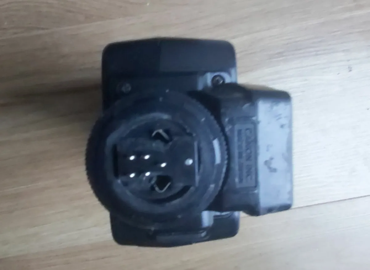 Canon 550 flash for repair or parts. - Image 3