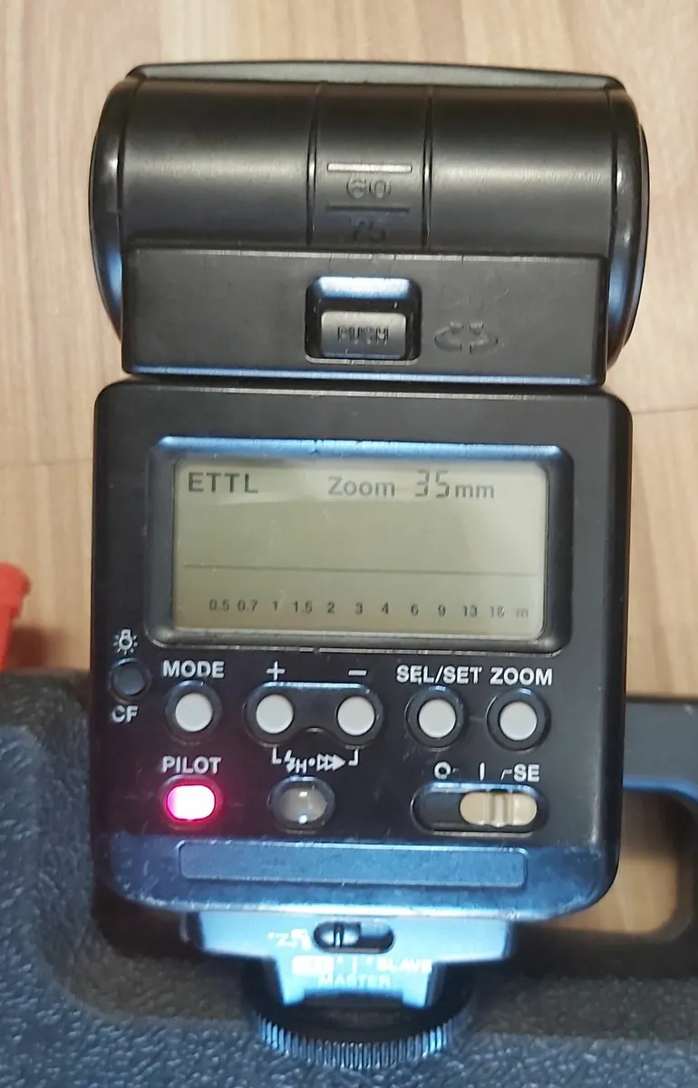 Canon 550 flash for repair or parts. - Image 1