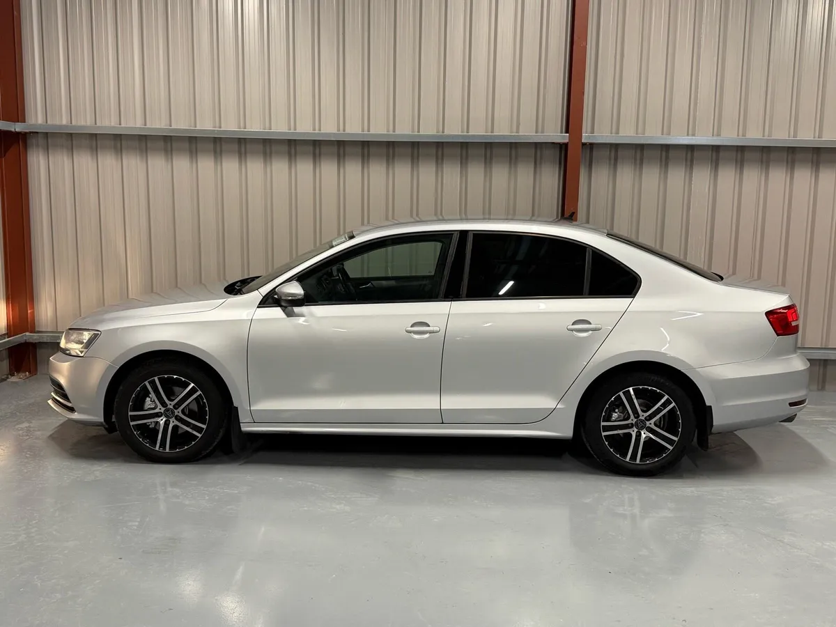 2015 Volkswagen Jetta 2.0TDI - Low Kilometres - Image 3