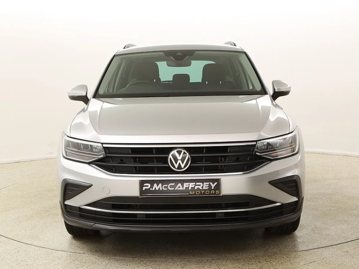 21 VOLKSWAGEN TIGUAN 2.0 TDI LIFE 150 BHP DSG AUTO - Image 2