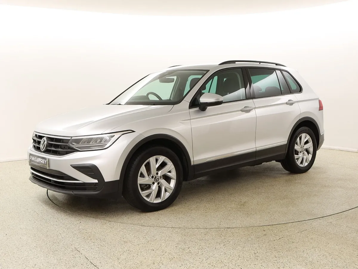21 VOLKSWAGEN TIGUAN 2.0 TDI LIFE 150 BHP DSG AUTO - Image 3