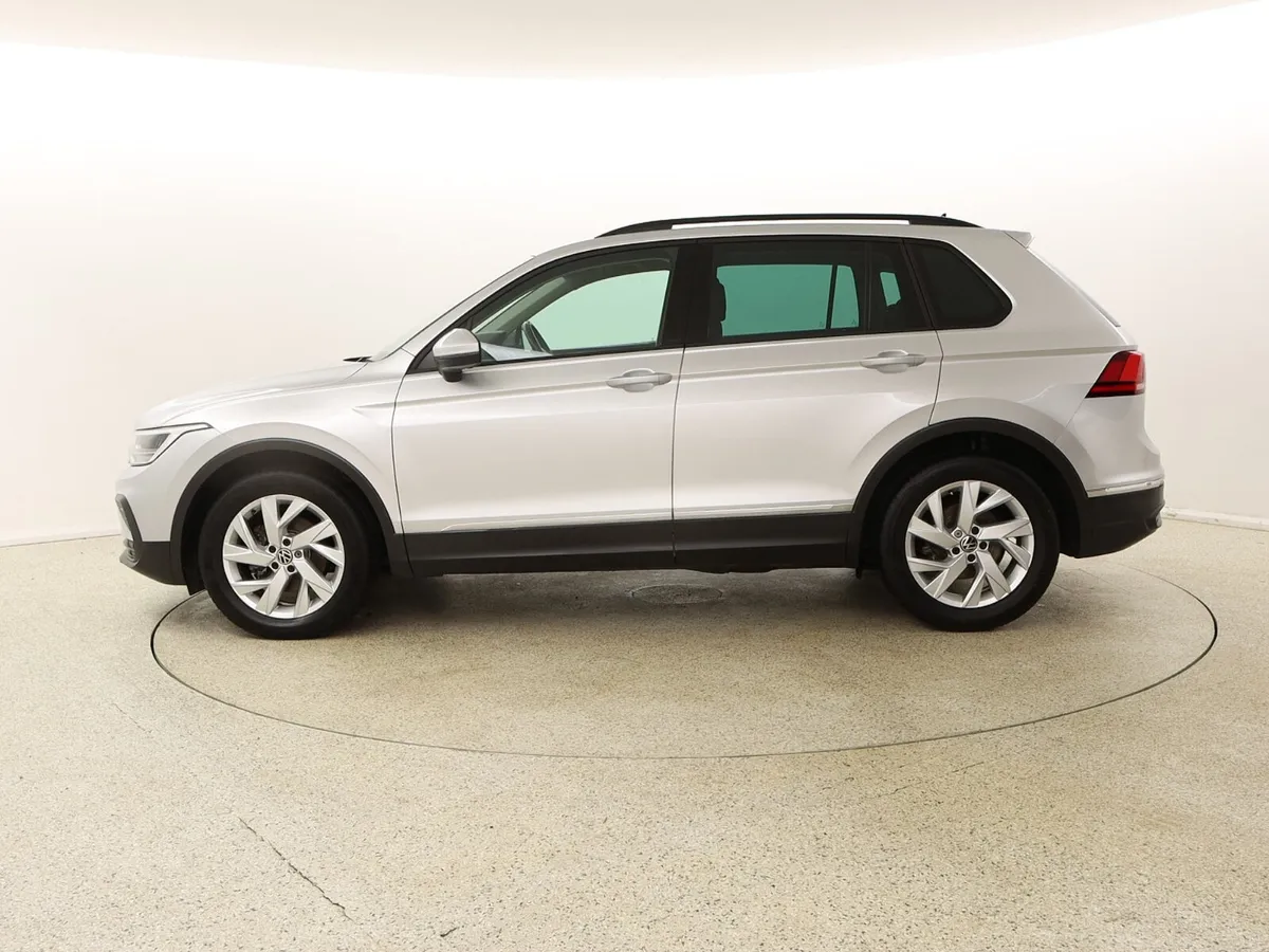 21 VOLKSWAGEN TIGUAN 2.0 TDI LIFE 150 BHP DSG AUTO - Image 4