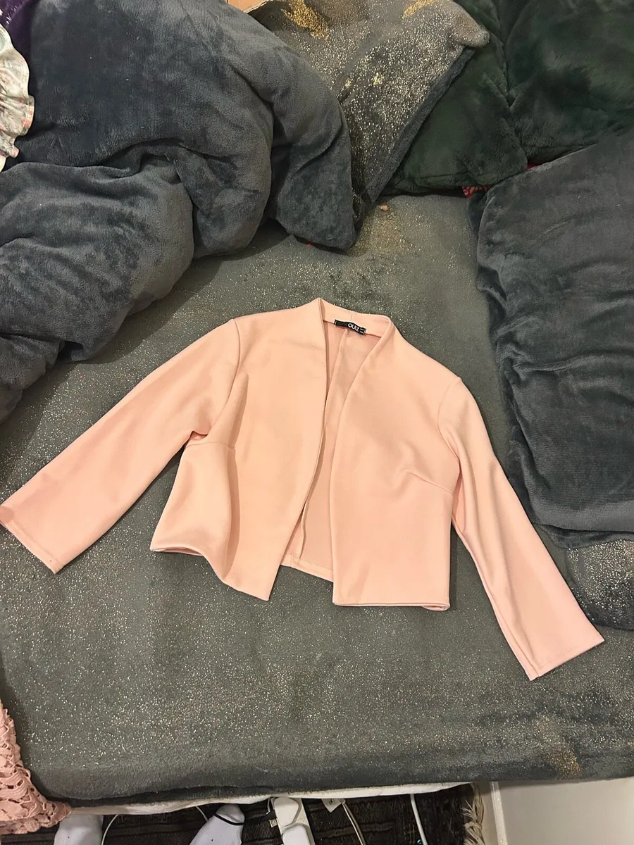 Woman’s outfit & Shoes - Image 4