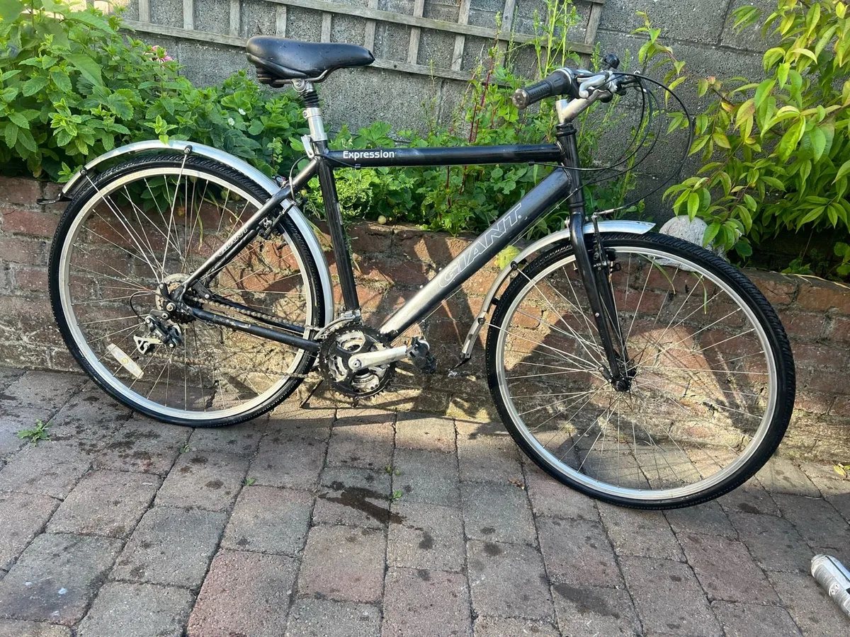Giant Road Bike Aluminium Working 100% quick sale - Image 2