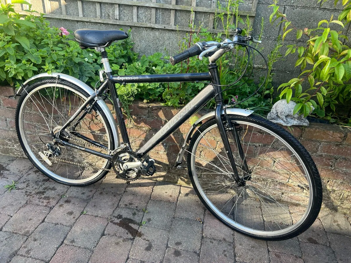 Giant Road Bike Aluminium Working 100% quick sale - Image 4