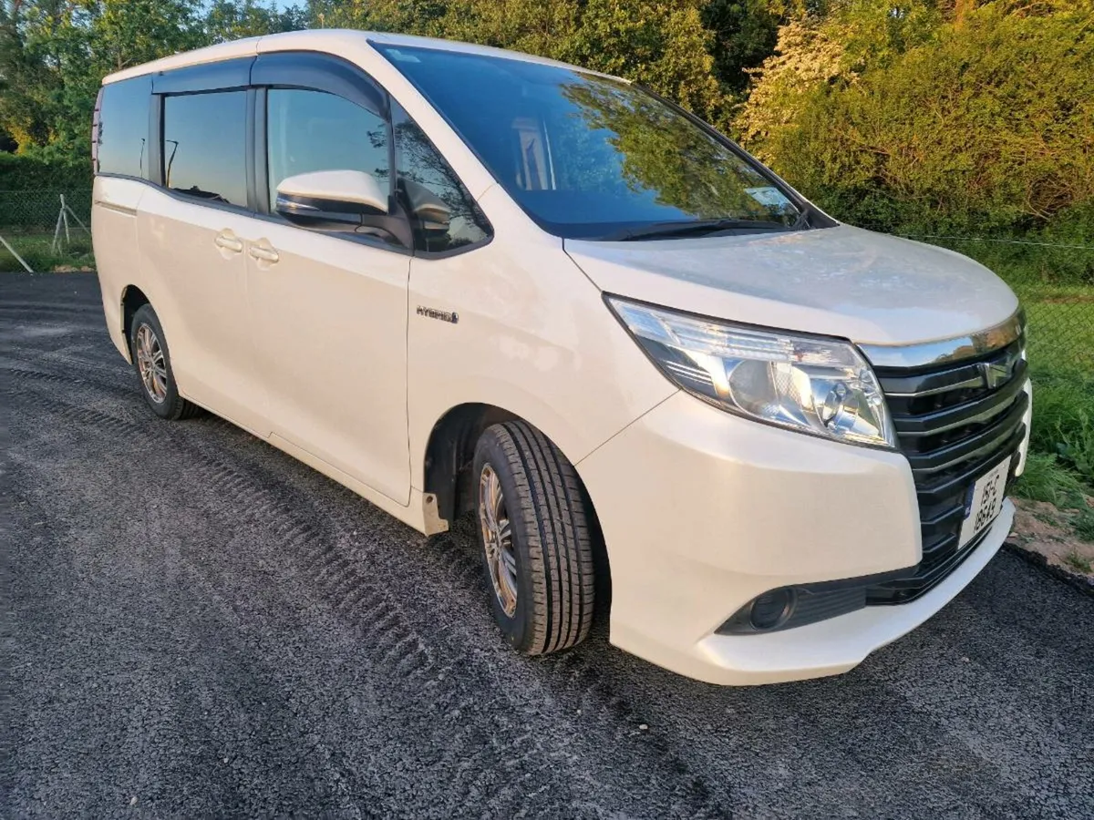 151 Toyota Voxy Self charg Hybrid1.8L Auto.120k km - Image 1