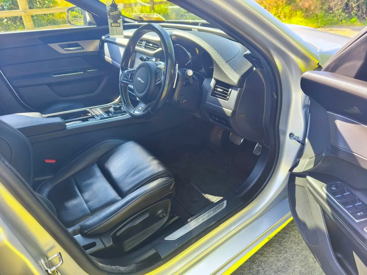 Jaguar XF 2018 - Image 3