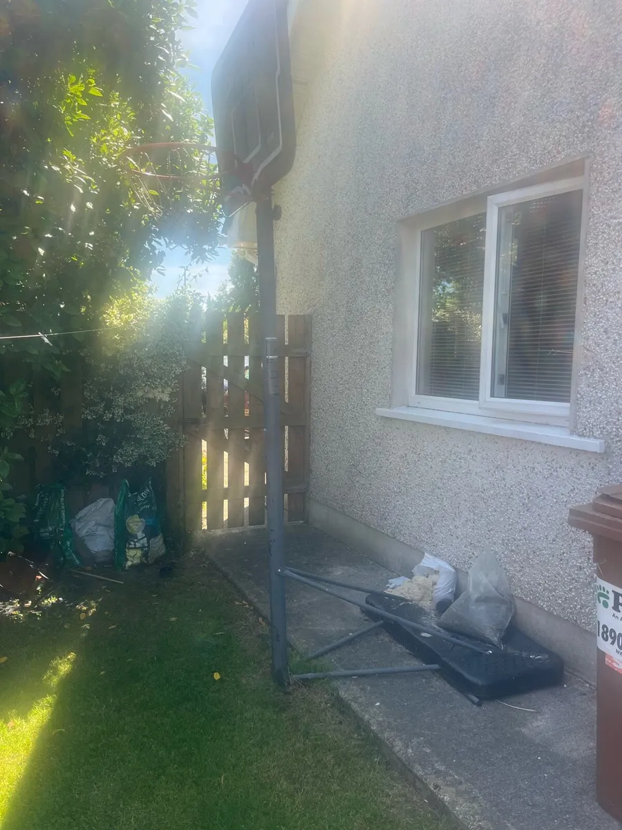 Basketball stand - Image 1