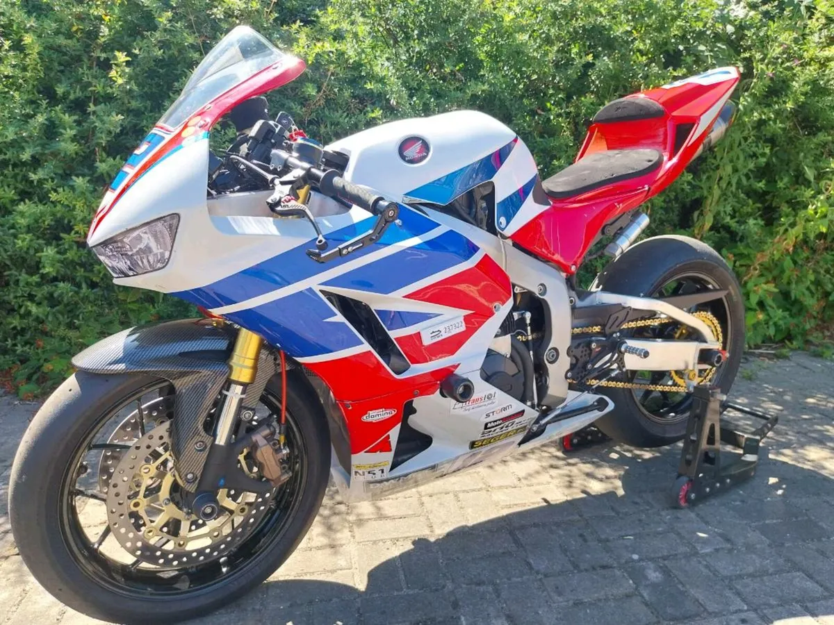Honda cbr 600rr track bike - Image 1