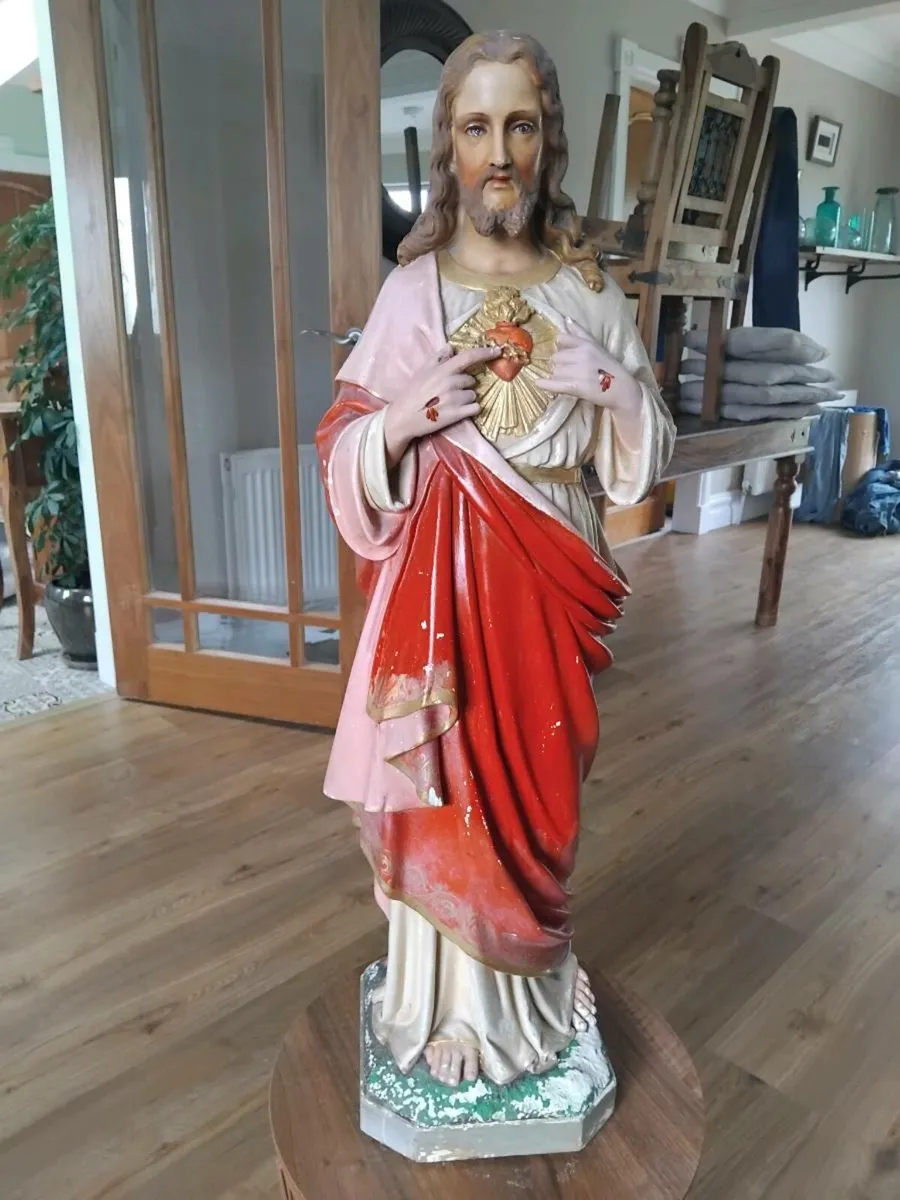Holy statue - Image 1