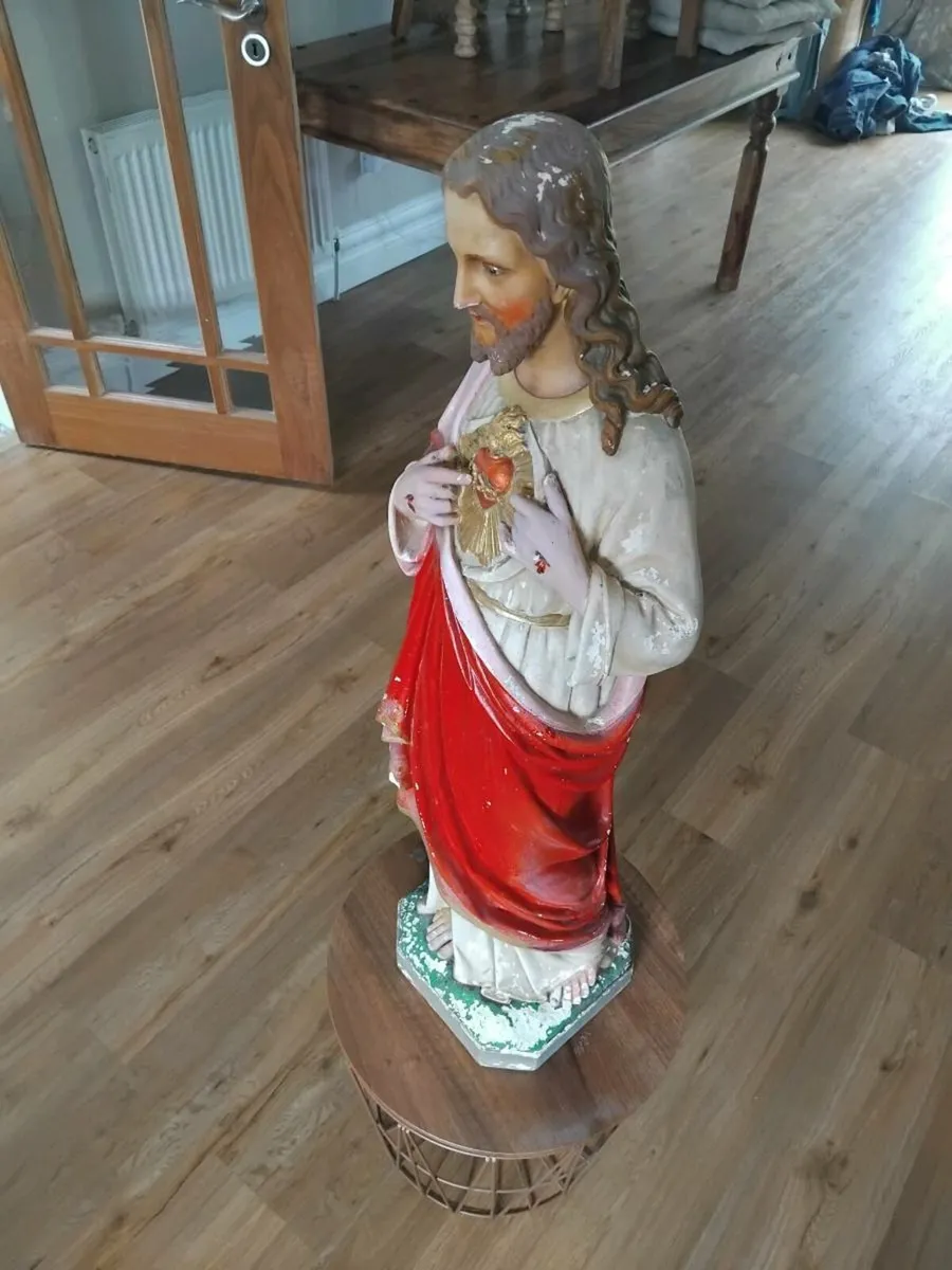 Holy statue - Image 2