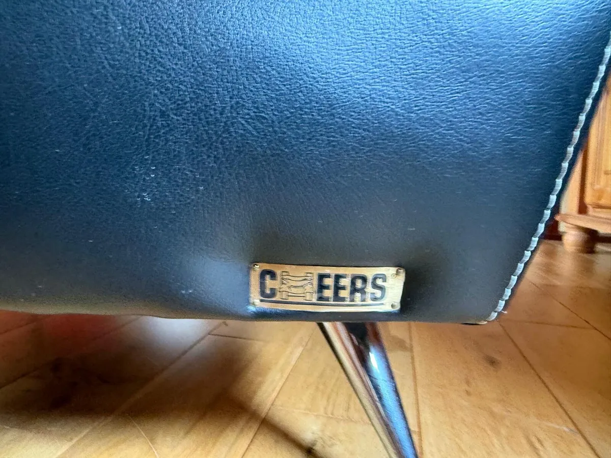 2x leather chairs - Image 4