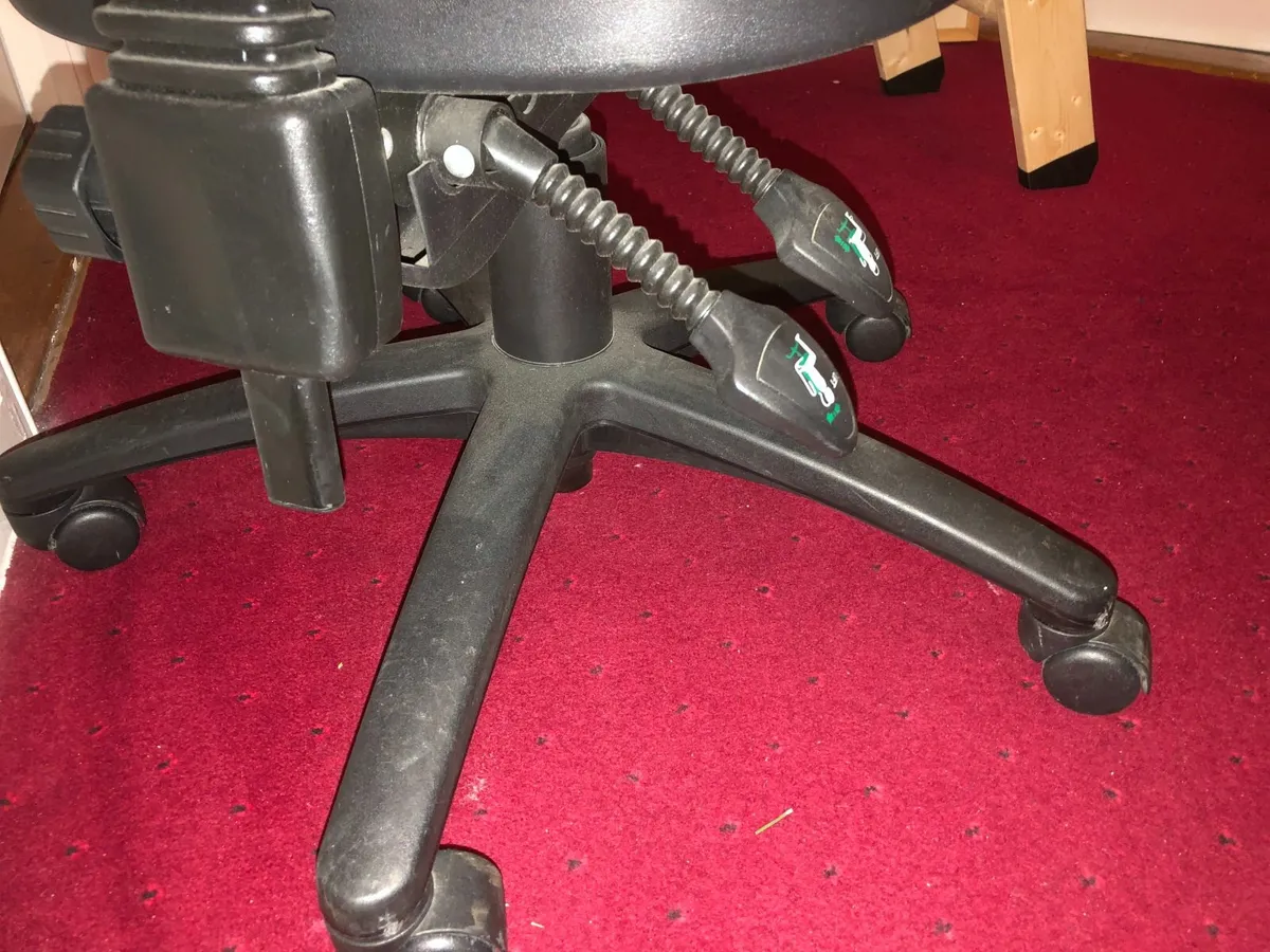 Office chair - Image 2