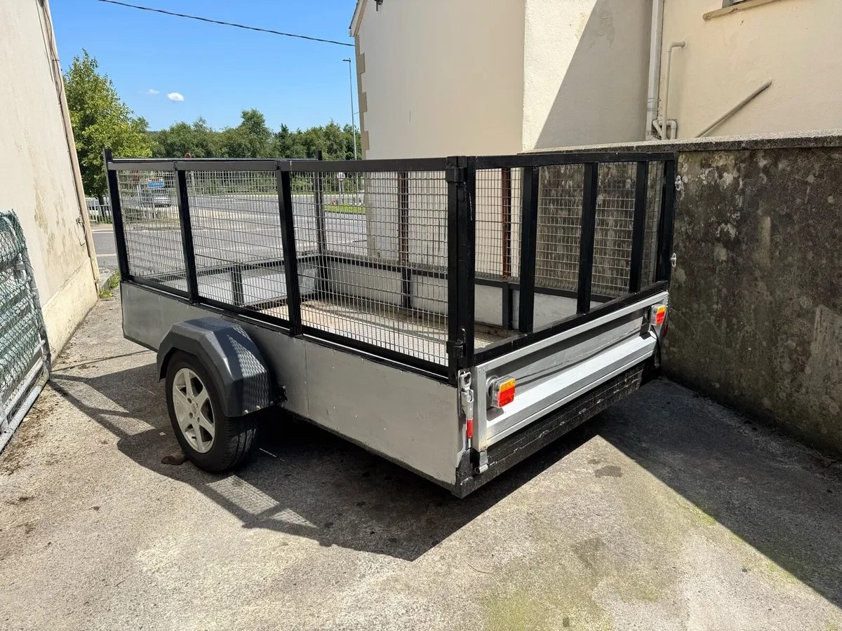 Single wheel axel trailer 9•5F by 5•5F - Image 3