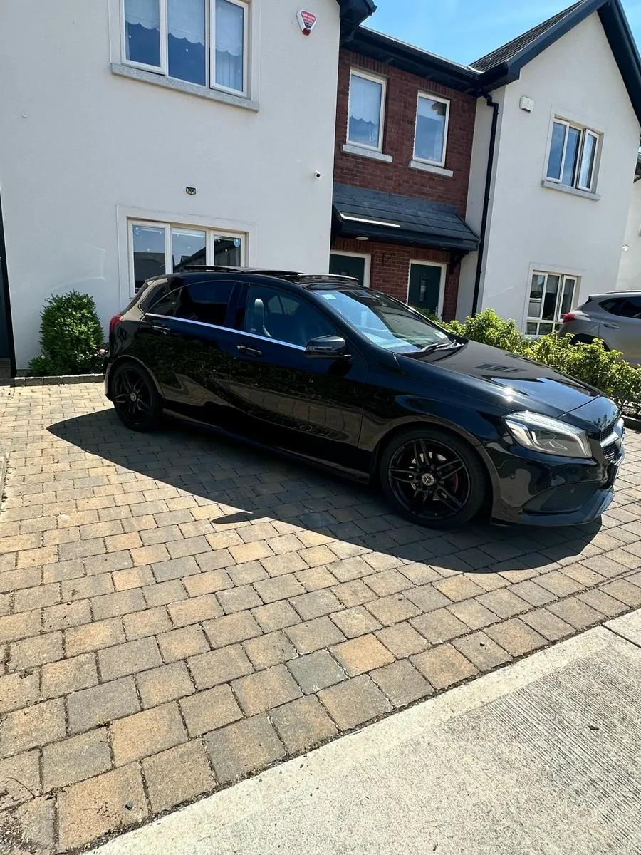 Mercedes-Benz A180D Amg Line Premium Plus - Image 4