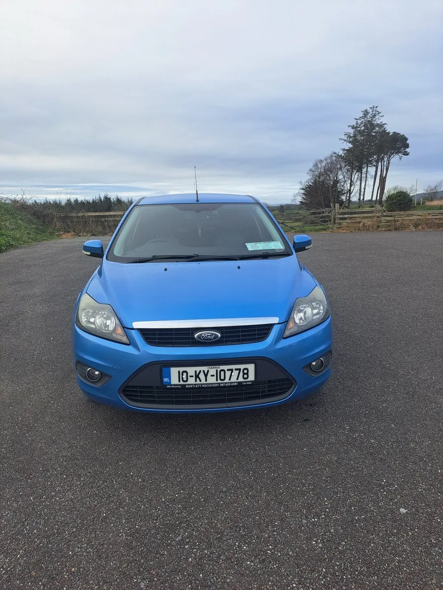 2010 Ford Focus - Image 2