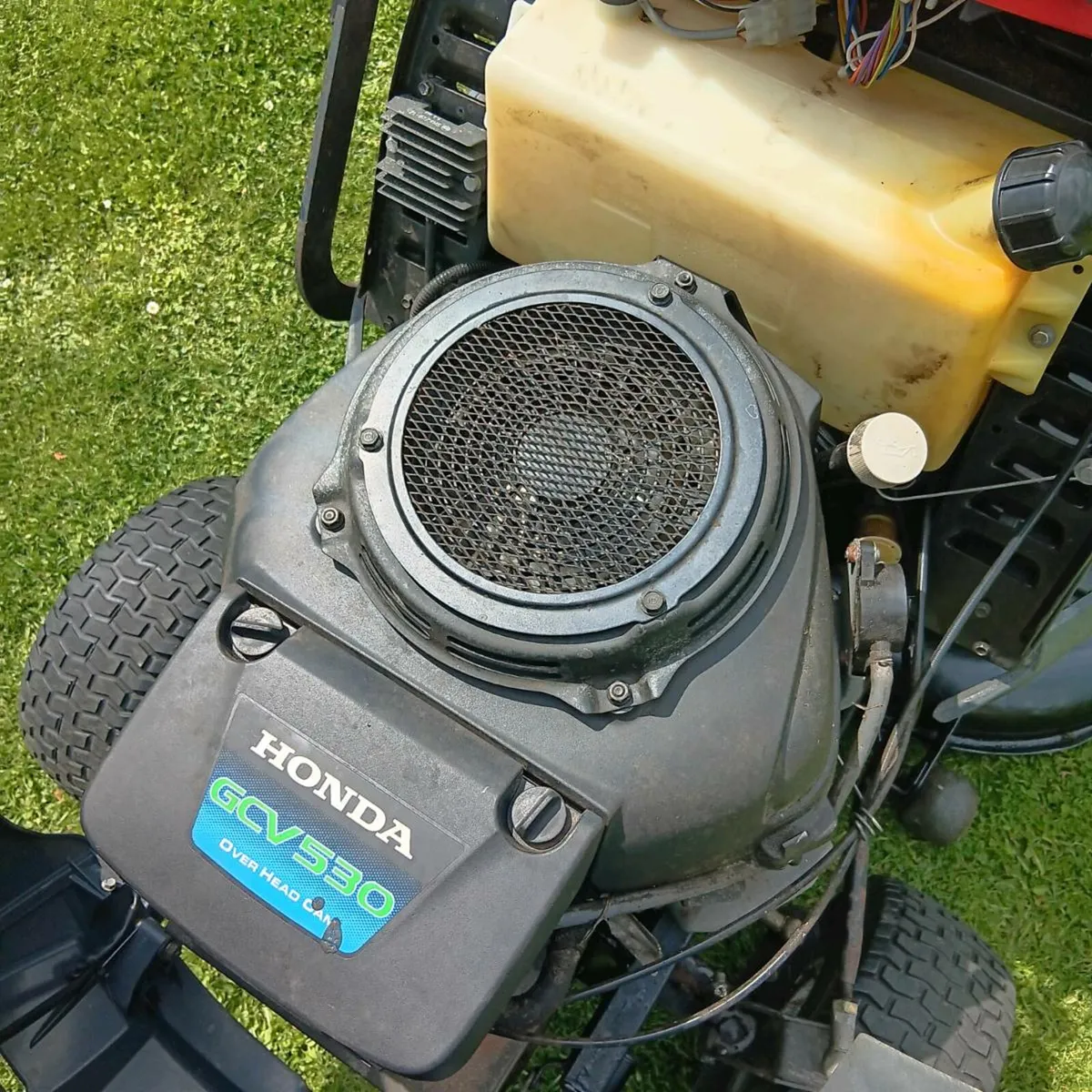Castlegarden hydrostatic twin cylinder engine - Image 4