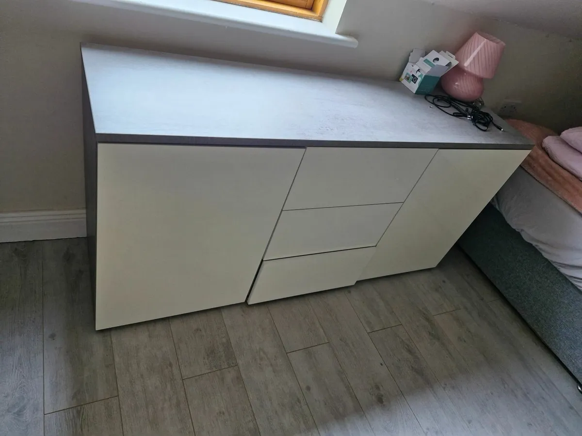 Bedroom furniture - Image 2