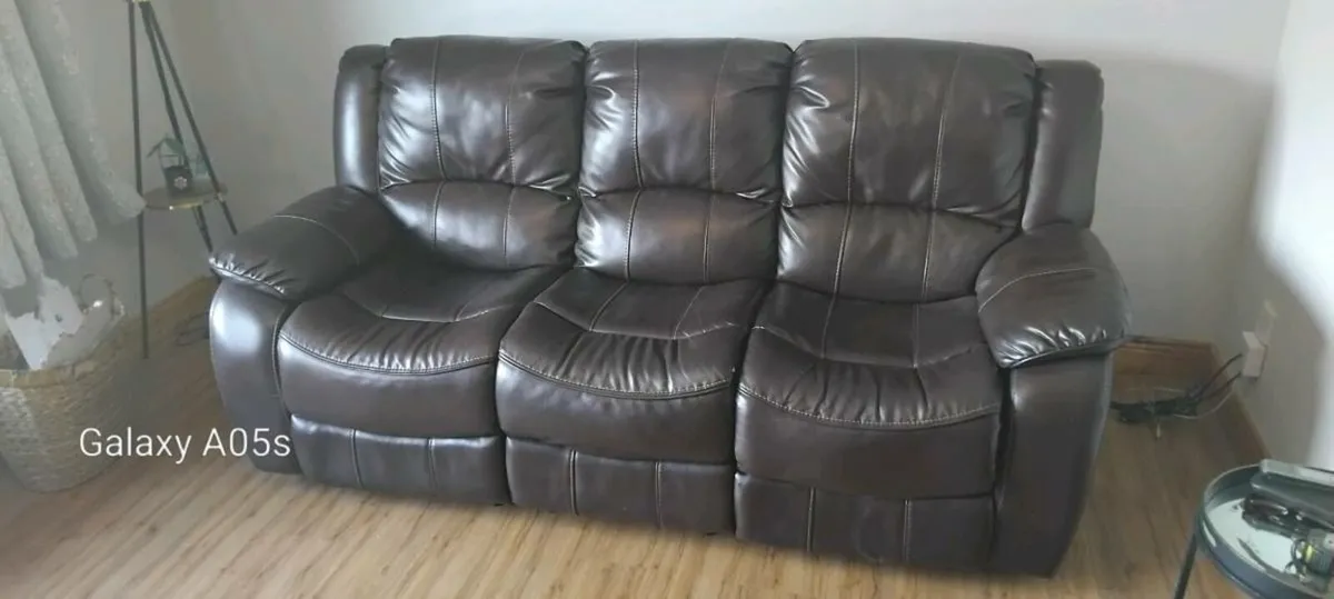 Brown Leather 3 seater recliner - Image 1